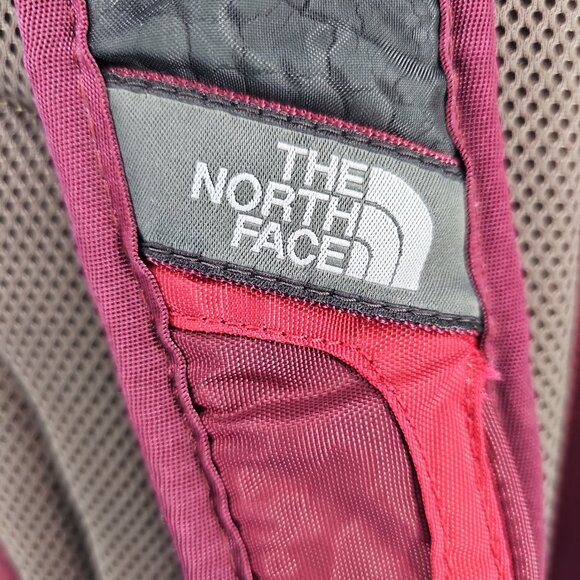 The North Face Recon Backpack – Red / Maroon – Classic Daypack - Picture 9 of 15